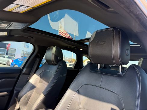 Used 2018 Jaguar F-PACE S image 6