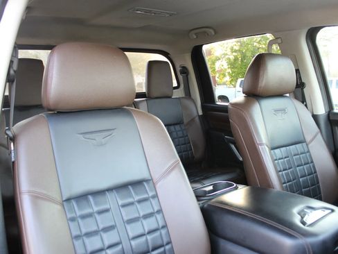 Used 2018 Nissan Titan Platinum Reserve w/ Platinum Utility Package image 31