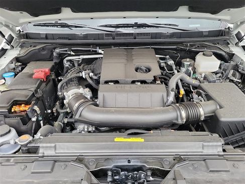 Used 2025 Nissan Frontier SV image 32