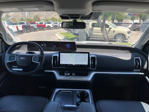 Used 2025 Ford Expedition Platinum AWD/4WD image 23