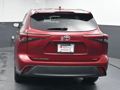 Certified 2022 Toyota Highlander XLE image 7