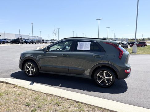 Used 2025 Kia Niro EX FWD image 5