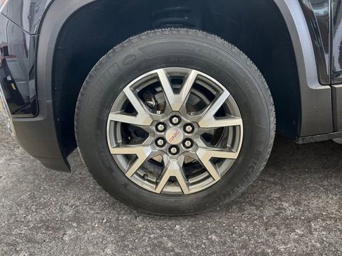 Used 2023 GMC Acadia SLE w/ Driver Convenience Package image 12