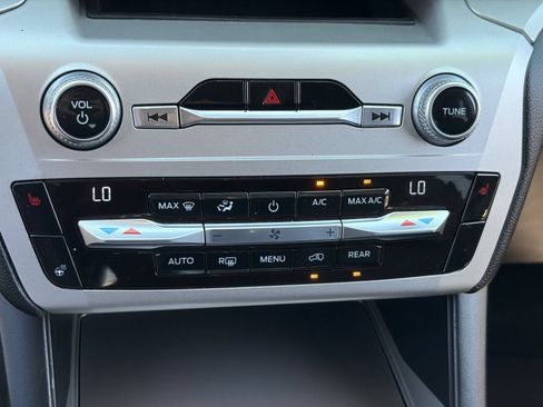 Certified 2021 Ford Explorer XLT w/ Equipment Group 202A AWD/4WD image 24