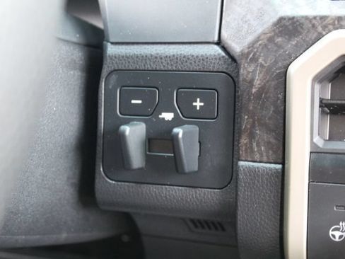 Used 2024 Toyota Tacoma Limited w/ Limited Package (LT) AWD/4WD image 21
