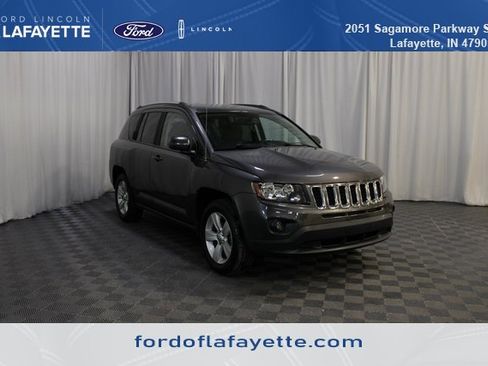 Used 2014 Jeep Compass Latitude image 1
