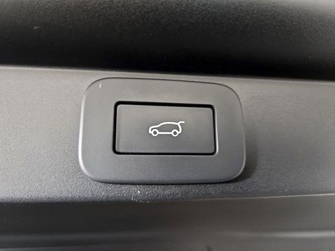 Certified 2025 Land Rover Range Rover SE AWD/4WD image 30