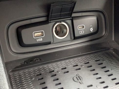 Used 2025 Hyundai Venue Limited FWD image 24