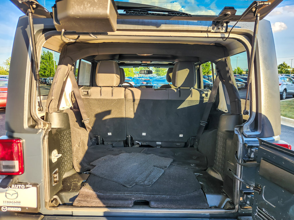 Used 2018 Jeep Wrangler Unlimited Sahara AWD/4WD image 16