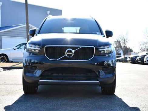 Used 2019 Volvo XC40 T5 Momentum image 2