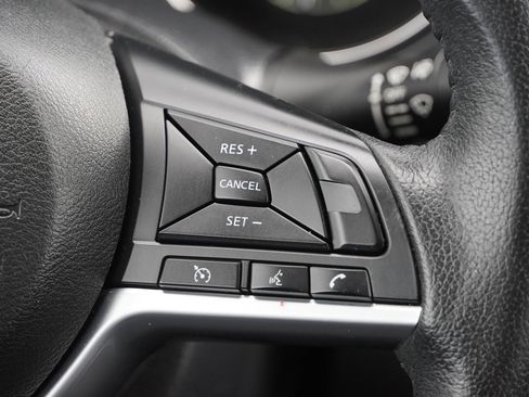 Used 2020 Nissan Rogue SV image 33