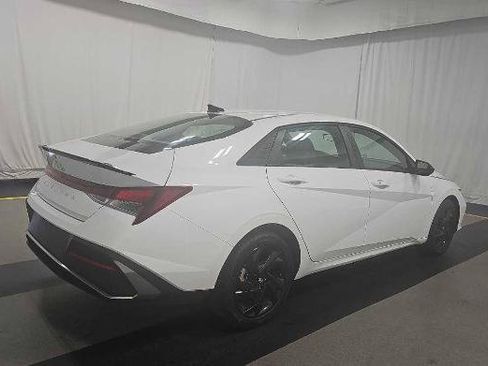 Used 2026 Hyundai Elantra Sport FWD image 5