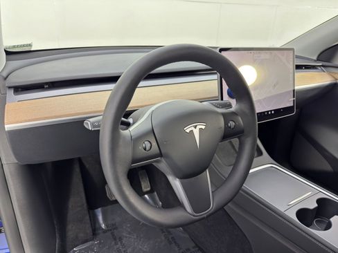 Used 2023 Tesla Model Y Long Range image 14