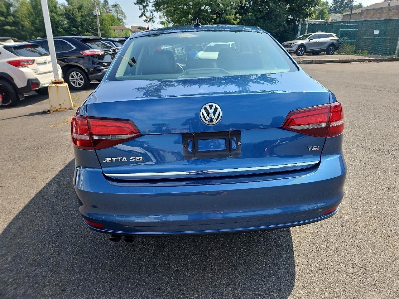 Used 2017 Volkswagen Jetta SEL FWD image 4