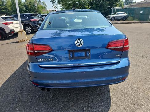 Used 2017 Volkswagen Jetta SEL FWD image 4