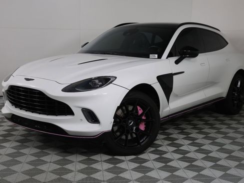 Used 2021 Aston Martin DBX image 40