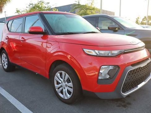 Used 2022 Kia Soul LX image 1