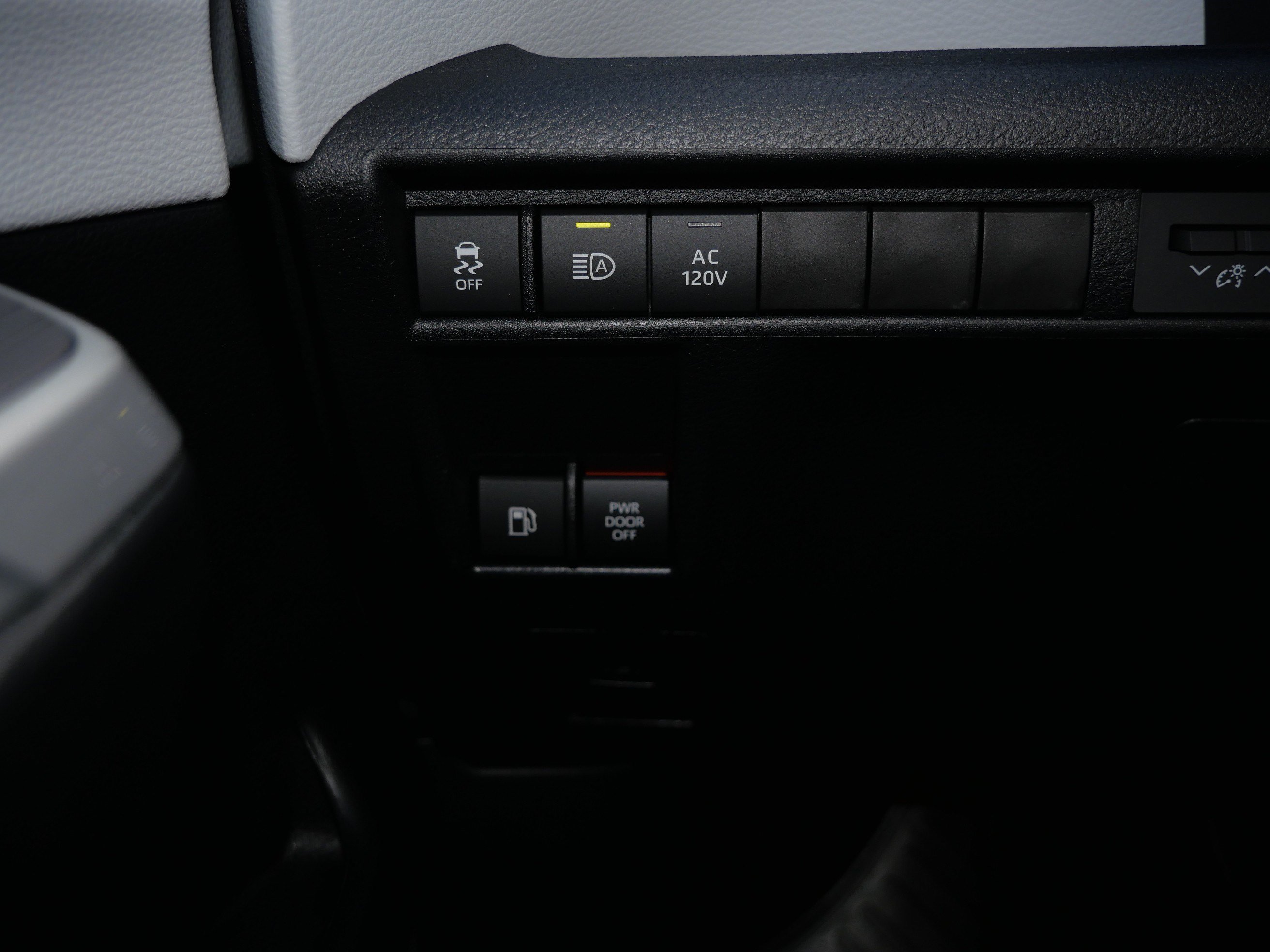 Certified 2026 Toyota Sienna XLE FWD image 27