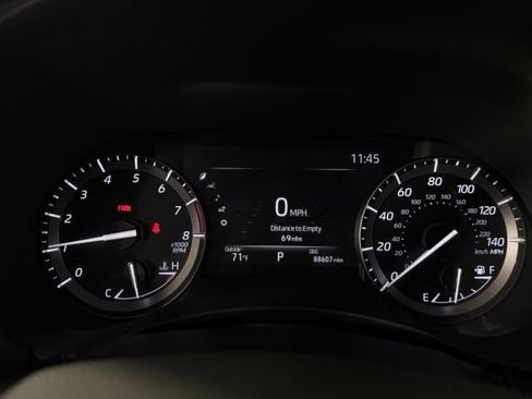 Used 2021 Toyota Highlander XLE AWD/4WD image 22