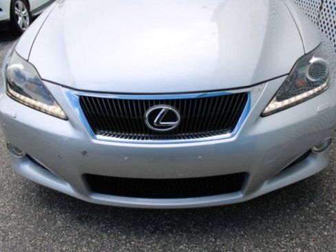 Used 2011 Lexus IS 250C image 10