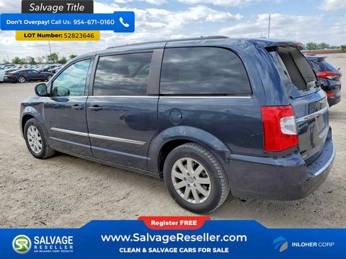 Used 2014 Chrysler Town & Country Touring FWD image 3