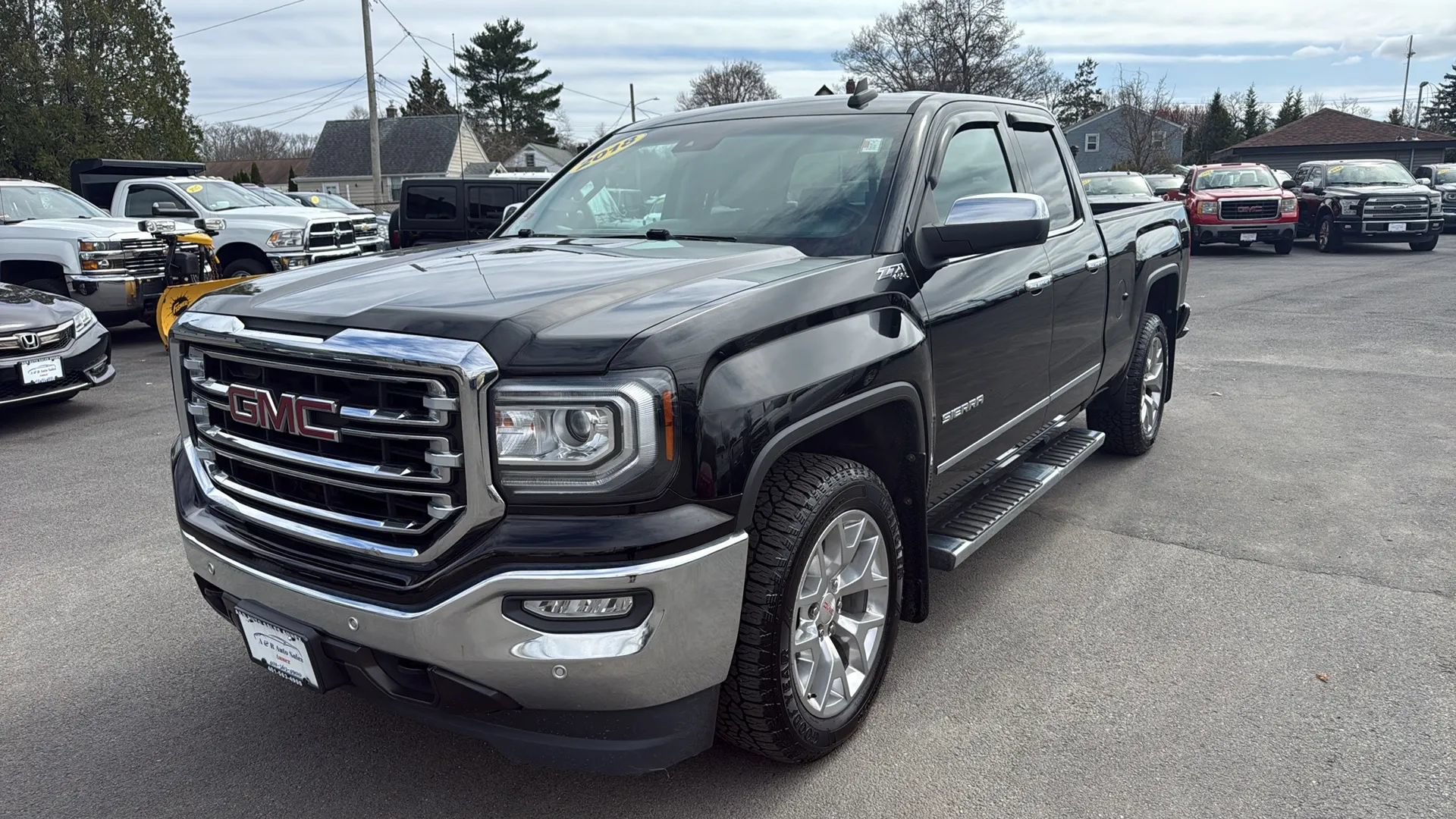 Used 2018 GMC Sierra 1500 SLT w/ SLT Premium Package AWD/4WD image 3