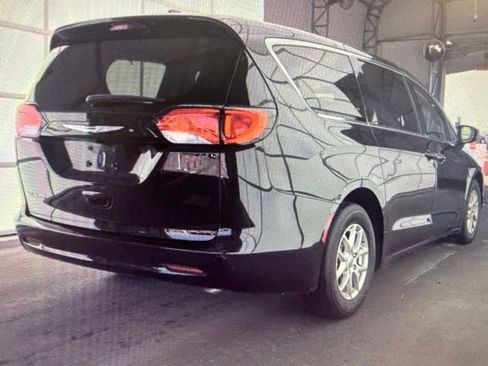 Used 2024 Chrysler Voyager LX FWD image 6
