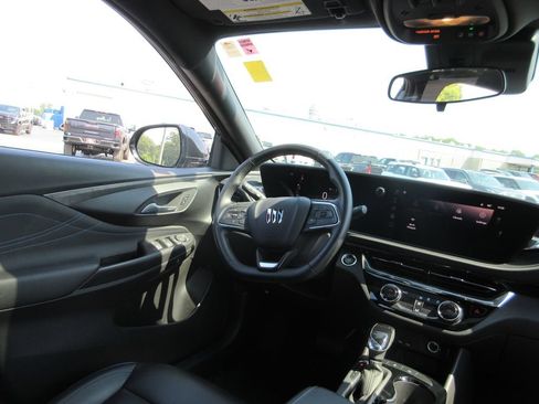 Used 2025 Buick Envista Sport Touring FWD image 21