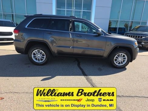 Used 2020 Jeep Grand Cherokee Laredo image 4
