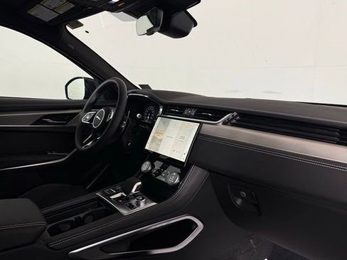 New 2026 Jaguar F-PACE R-Dynamic S image 19