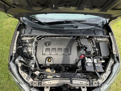 Used 2018 Toyota Corolla LE w/ Body Protection Package FWD image 18