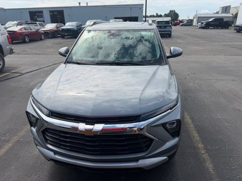 Used 2025 Chevrolet TrailBlazer LT AWD/4WD image 9