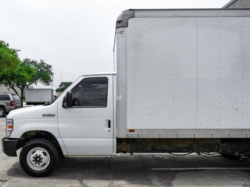 Used 2019 Ford E-350 and Econoline 350 Super Duty w/ Power Windows & Locks Group RWD image 12