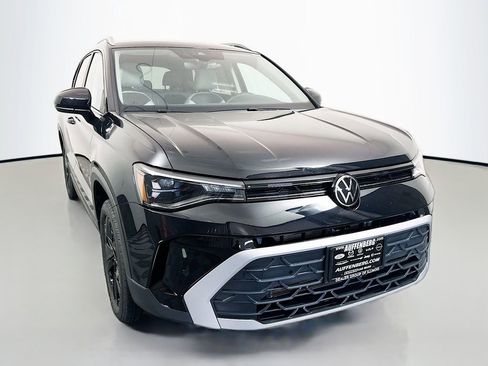 New 2026 Volkswagen Taos SE FWD image 1