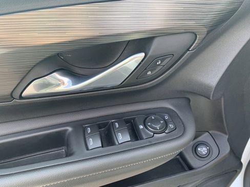 Used 2023 GMC Terrain SLE w/ Driver Convenience Package image 12