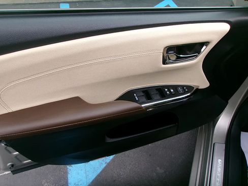 Used 2015 Toyota Avalon XLE w/ Preferred Accessory Package FWD image 12