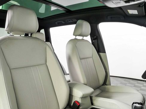 Certified 2023 Volkswagen Tiguan SE R-Line FWD image 24