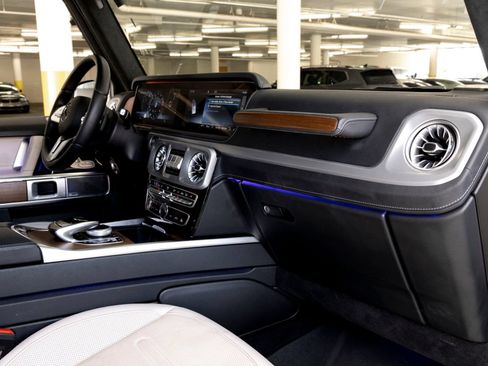 Used 2024 Mercedes-Benz G 550 image 27