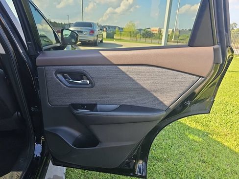 Used 2023 Nissan Rogue SV FWD image 27