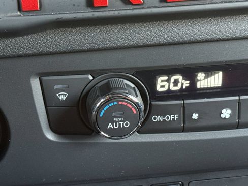 Used 2025 Nissan Frontier PRO-4X AWD/4WD image 27