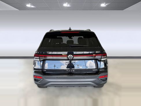 Used 2025 Volkswagen Taos SE AWD/4WD image 10