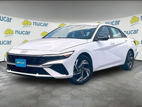 Certified 2025 Hyundai Elantra SEL FWD image 3