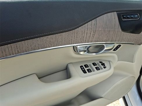 Used 2022 Volvo XC90 T6 Inscription w/ Advanced Package image 11