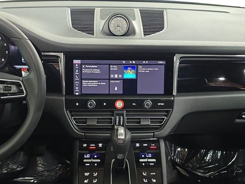 Certified 2025 Porsche Macan image 16