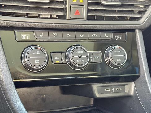 Certified 2022 Volkswagen Jetta SEL image 20