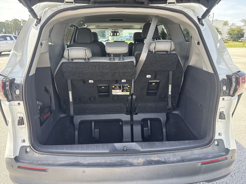 Used 2024 Toyota Sienna XLE FWD image 21