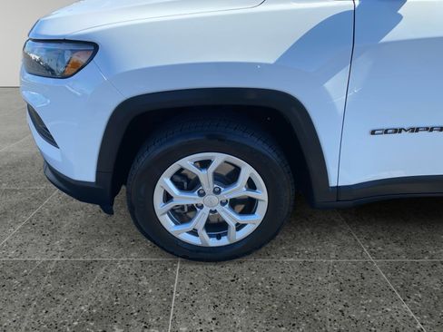 Used 2024 Jeep Compass Latitude image 14