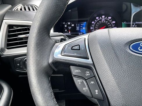 Used 2019 Ford Edge ST image 18