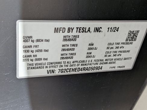 Used 2024 Tesla Cybertruck AWD Crew Cab image 20