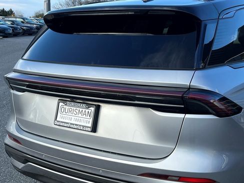 Used 2024 Lincoln Nautilus Reserve w/ Equipment Group 203A image 8